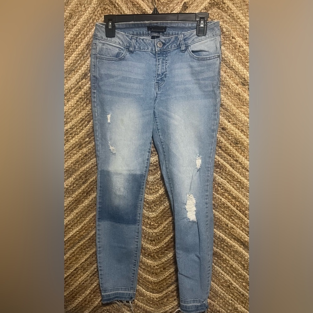 Cred NY Junior's Light Wash Denim Jeans, Distressed Skinny Jeans,Size 7